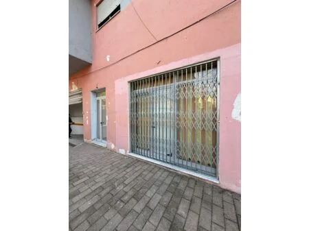 Tirane, jepet me qera ambjent biznesi Kati 0, 92 m² 550 € (Rruga Fabrika e Qelqit, Kombinat, Tiranë AREA46101)