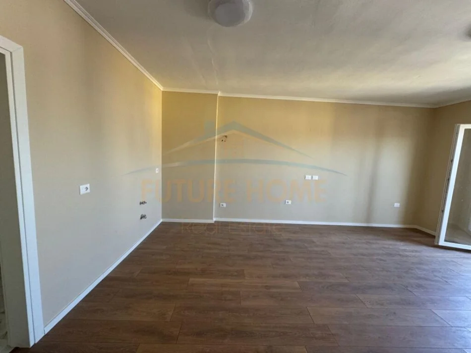 Durres, shitet garsonier 1+1 Kati 10, 52 m² 65.000 € (0696044405 Shitet, Garsoniere, Plazh-Hekurudha,Durres)