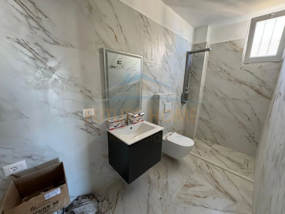 Durres, shitet garsonier 1+1 Kati 10, 52 m² 65.000 € (0696044405 Shitet, Garsoniere, Plazh-Hekurudha,Durres)