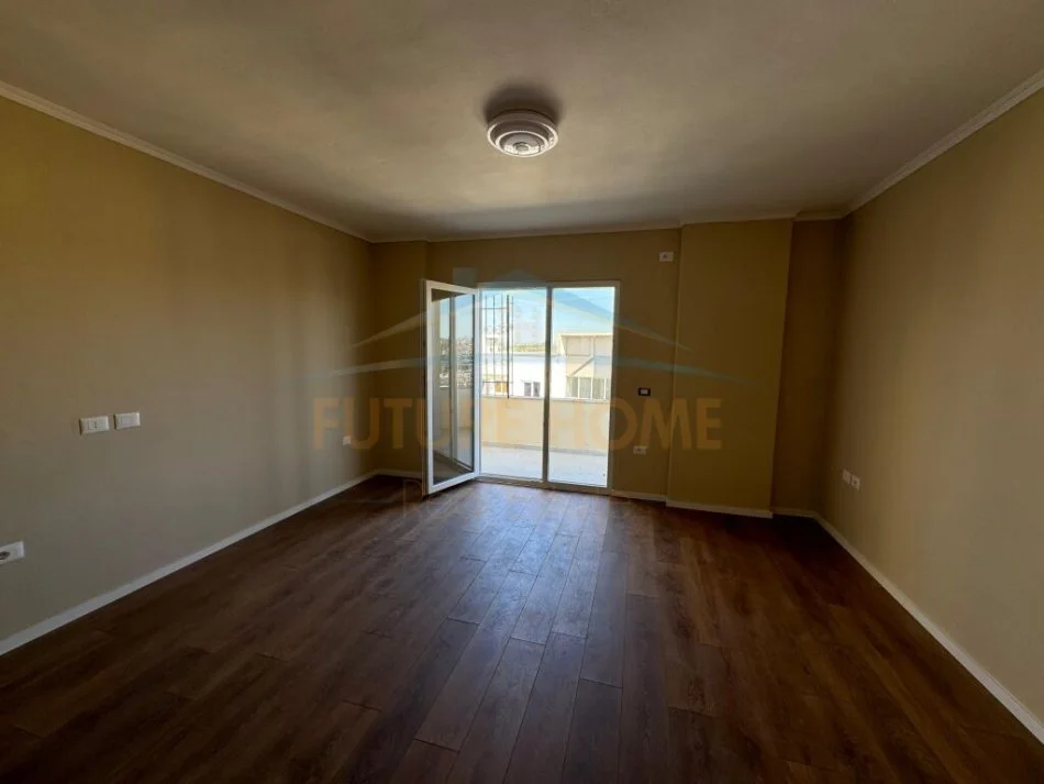 Durres, shitet garsonier 1+1 Kati 10, 52 m² 65.000 € (0696044405 Shitet, Garsoniere, Plazh-Hekurudha,Durres)