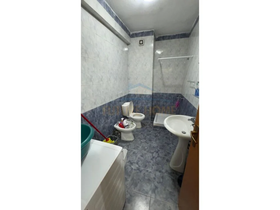 SHITET APARTAMENT 1+1 ,RESHIT  PETRELA ,STACIONI TRENIT