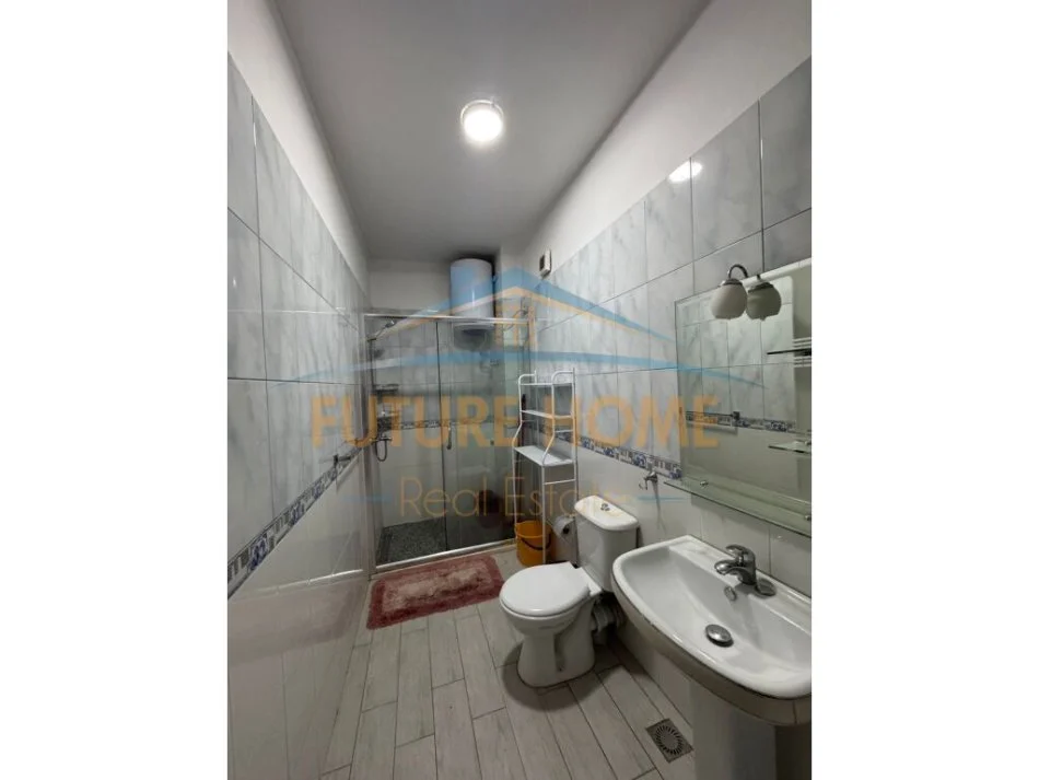 Tirane, jepet me qera apartament 2+1+Ballkon Kati 3, 114 m² 750 € (Rruga e Elbasanit)