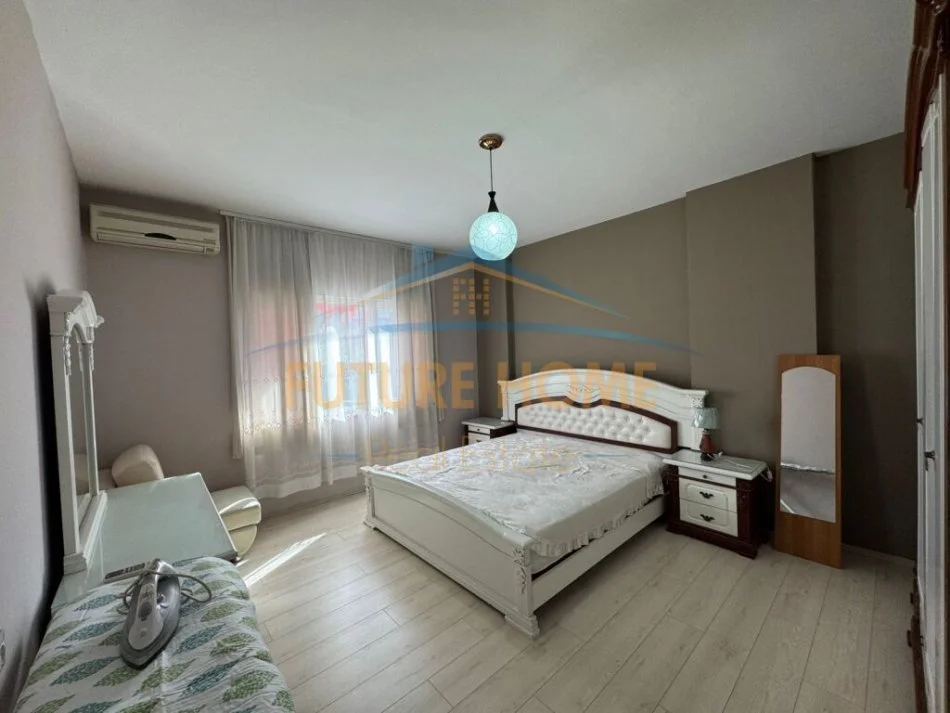 Tirane, jepet me qera apartament 2+1+Ballkon Kati 3, 114 m² 750 € (Rruga e Elbasanit)