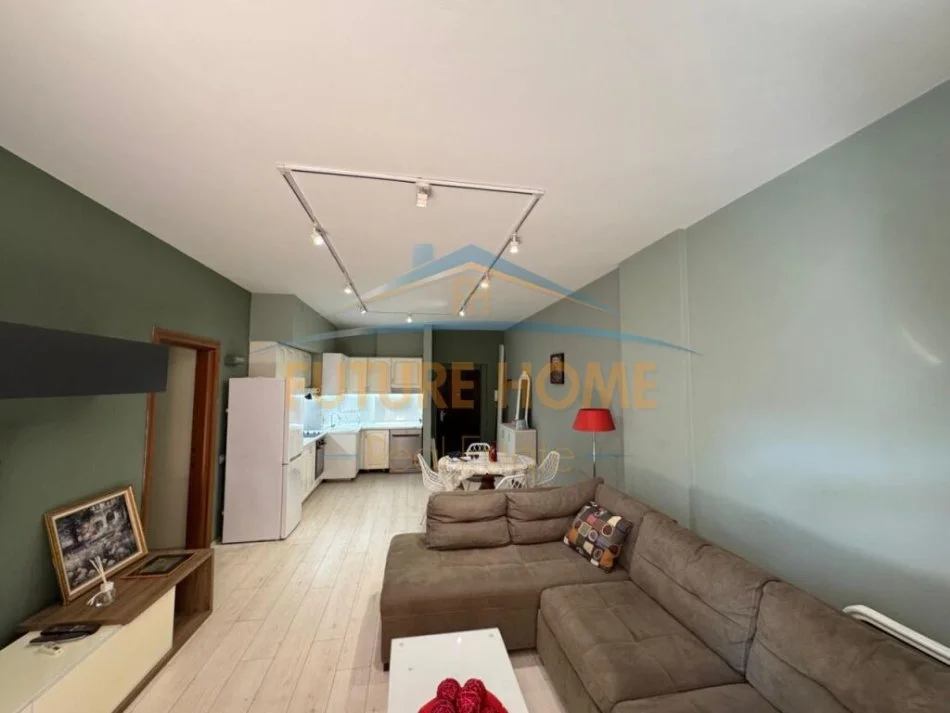 Tirane, jepet me qera apartament 2+1+Aneks+Ballkon Kati 3, 114 m² 750 € (RRUGA E ELBASANIT)