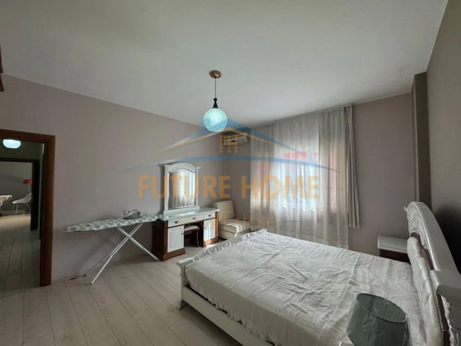 Tirane, jepet me qera apartament 2+1+Ballkon Kati 3, 114 m² 750 € (Rruga e Elbasanit)