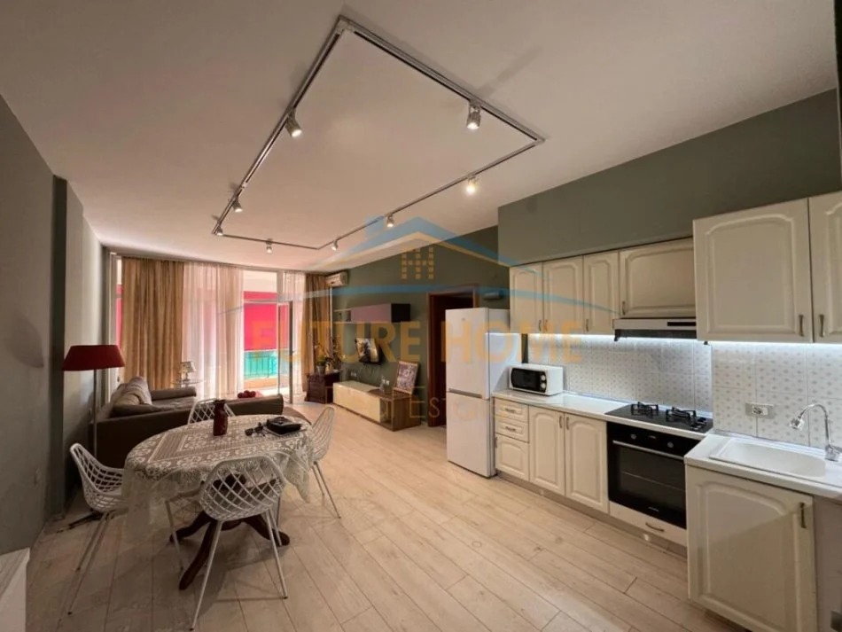 Tirane, jepet me qera apartament 2+1+Ballkon Kati 3, 114 m² 750 € (Rruga e Elbasanit)