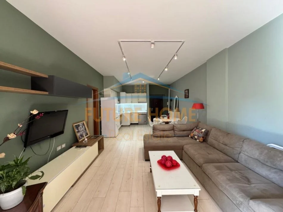 Tirane, jepet me qera apartament 2+1+Ballkon Kati 3, 114 m² 750 € (Rruga e Elbasanit)