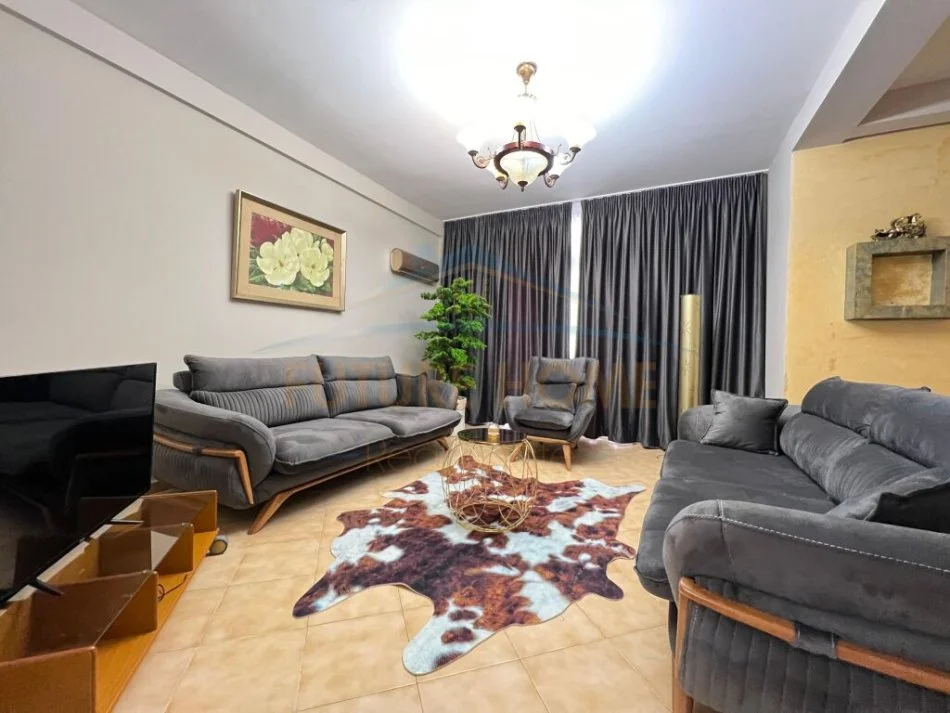 Durres, jepet me qera apartament 3+1+Ballkon Kati 2, 136 m² 700 € (Vollga)