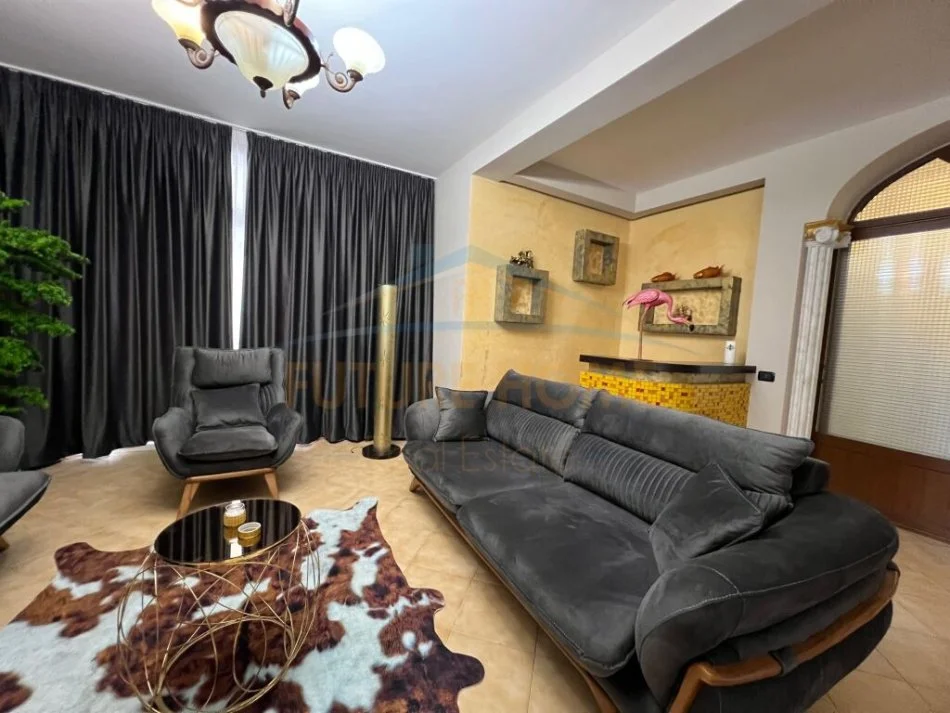 Durres, jepet me qera apartament 3+1 Kati 2, 136 m² 700 € (vollga)