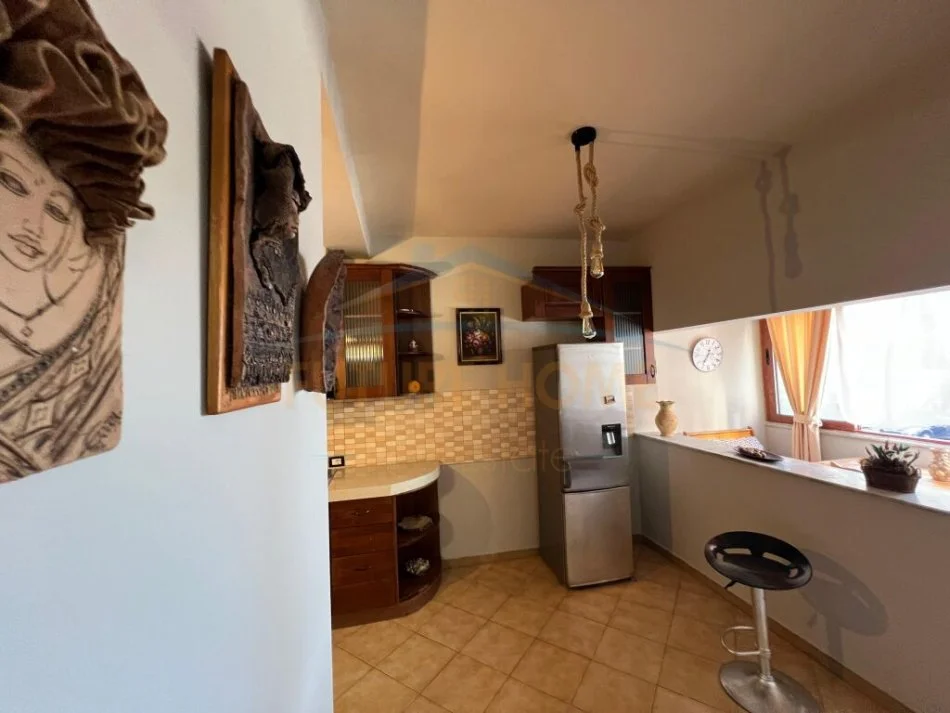 Durres, jepet me qera apartament 3+1+Ballkon Kati 2, 136 m² 700 € (Vollga)