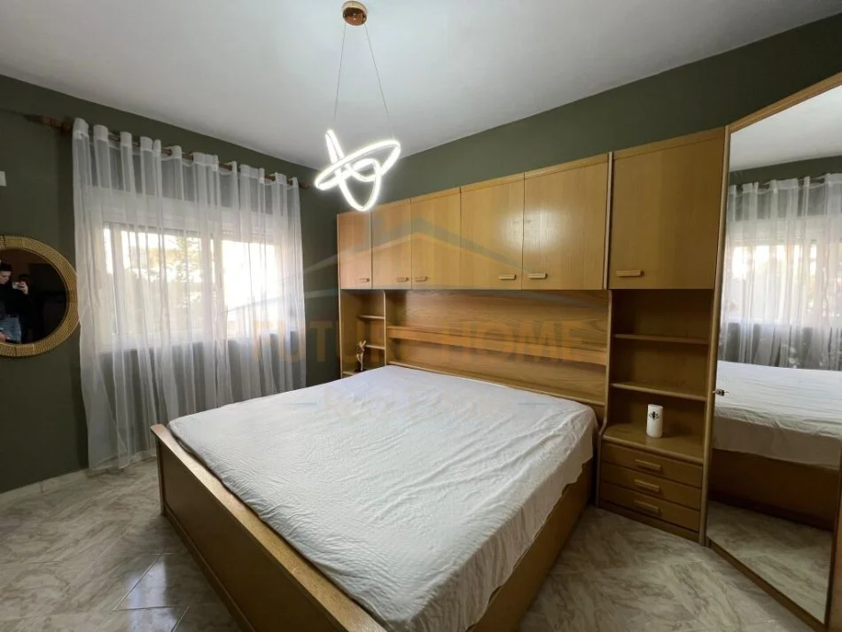 Durres, jepet me qera apartament 3+1 Kati 2, 136 m² 700 € (vollga)