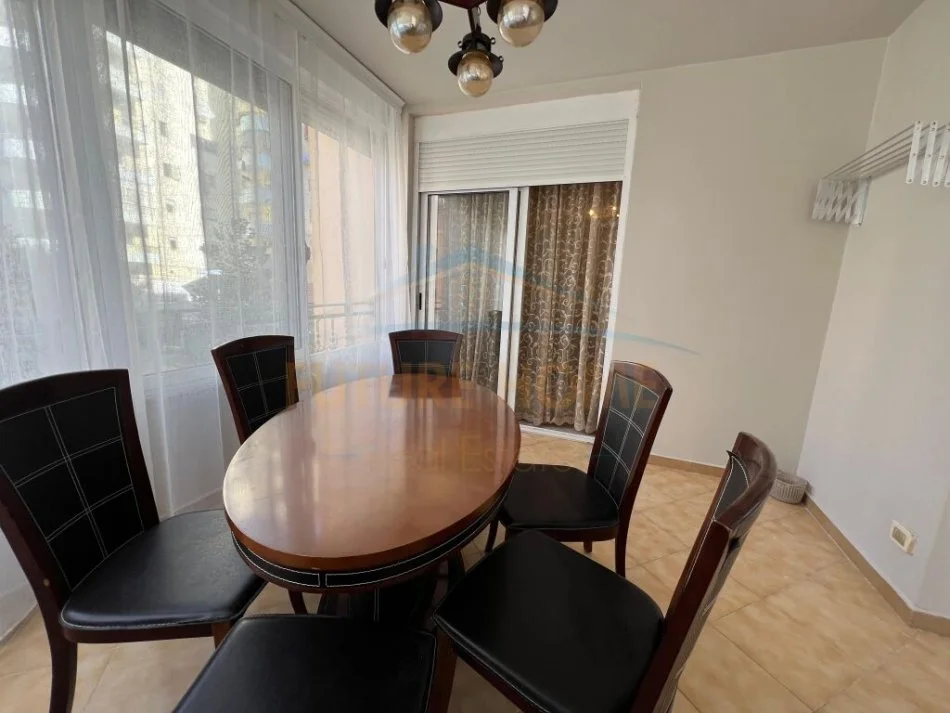 Durres, jepet me qera apartament 3+1 , 136 m² 700 € (VOLLGA DURRES)