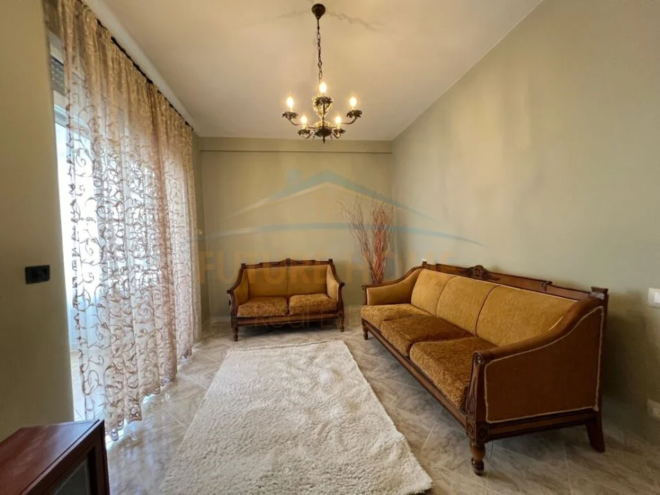 Durres, jepet me qera apartament 3+1+Ballkon Kati 2, 136 m² 700 € (Vollga)