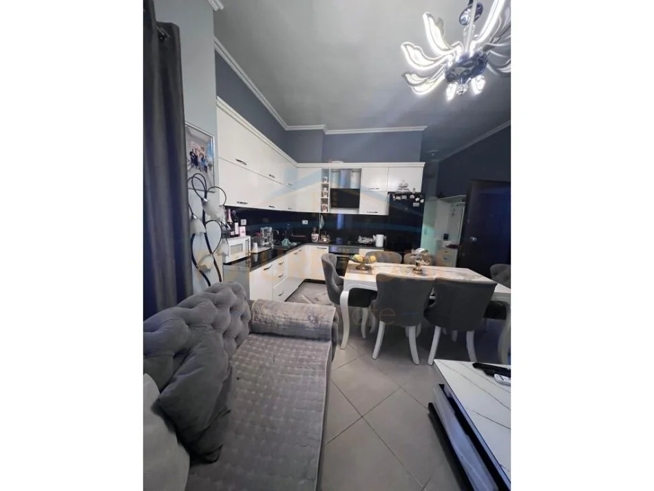 Tirane, shitet apartament 2+1 Kati 8, 103 m² 145.000 € (Unaza e Re)