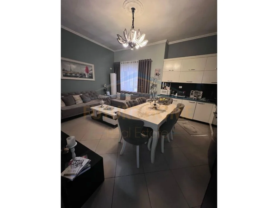 Tirane, shes apartament 2+1+Ballkon Kati 8, 103 m² 155.000 € 