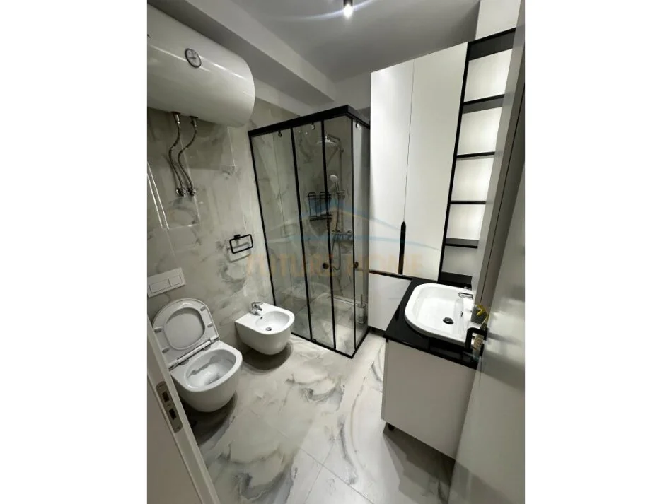 Tirane, jepet me qera apartament 2+1+Ballkon Kati 2, 105 m² 11.000 € 