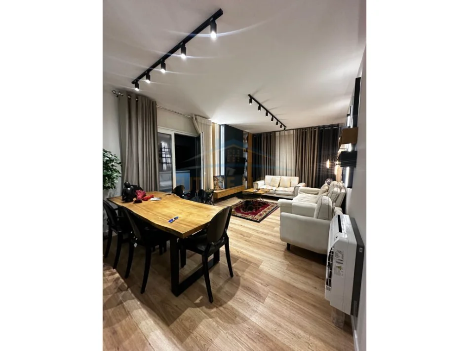 Tirane, jepet me qera apartament 2+1+Aneks+Ballkon Kati 2, 105 m² 1.100 € (Kodra e Diellit)