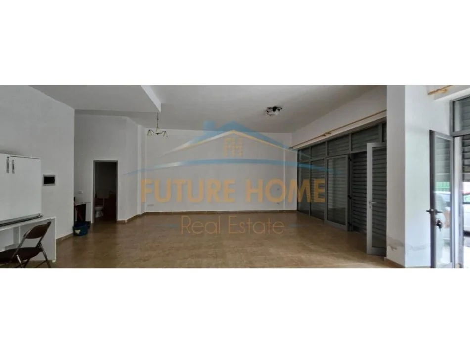 Durres, jepet me qera ambjent biznesi Kati 0, 71 m² 450 € (0696044405 Qera, Ambient Biznesi , prane Kazazit, Durres)