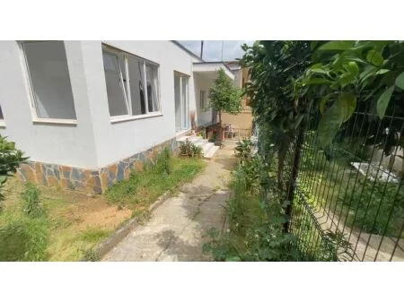 Tirane, jepet me qera shtepi 2+1 Kati 0, 90 m² 600 € (Rruga Naum Veqilharxhi, Varri i Bamit, Tirane AREA46168)
