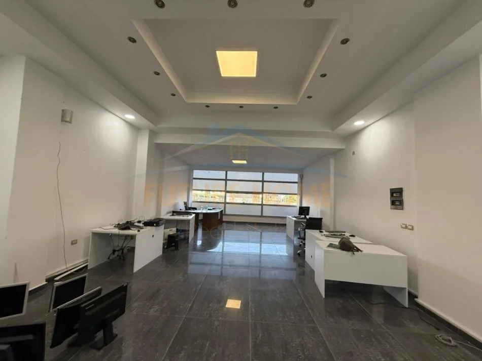 Tirane, jepet me qera ambjent biznesi Kati 1, 61 m² 500 € 