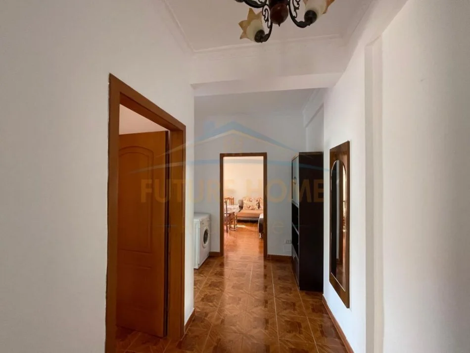 Durres, jepet me qera apartament 1+1 Kati 4, 68 m² 300 € (RRota e kuqe)