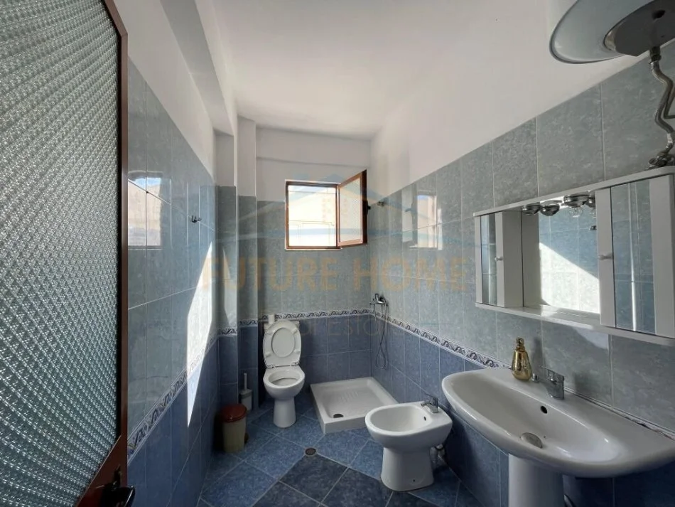 Durres, jepet me qera apartament 1+1 Kati 4, 68 m² 300 € (Plazh Rrota e Kuqe, Durres)