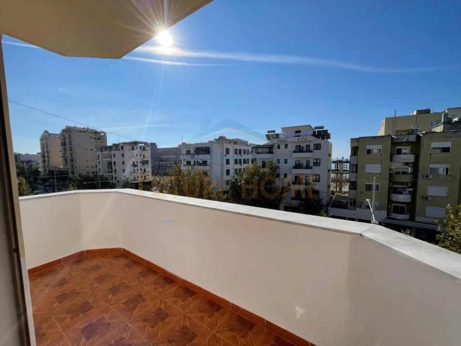Durres, jepet me qera apartament 1+1 Kati 4, 68 m² 300 € (Plazh Rrota e Kuqe, Durres)