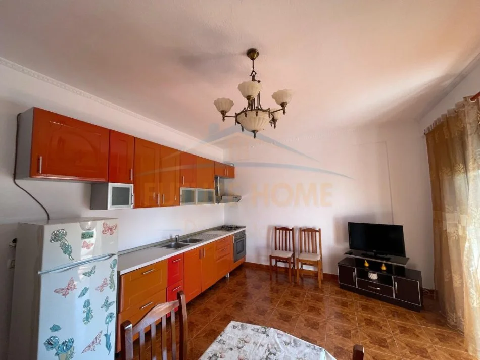 Durres, jepet me qera apartament 1+1 Kati 4, 68 m² 300 € (RRota e kuqe)