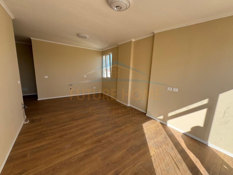 Durres, shitet apartament 2+1+Ballkon Kati 10, 84 m² 125.000 € 