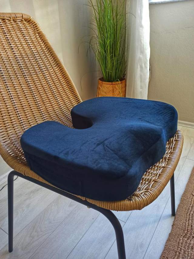 Tirane, oferte Memory foam pillow for sitting 2.400 Euro
