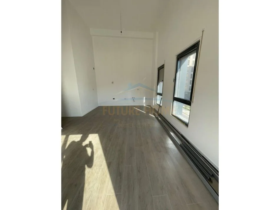 Tirane, shitet ambjent biznesi Kati 1, 102 m² 220.000 € (Porcelan)