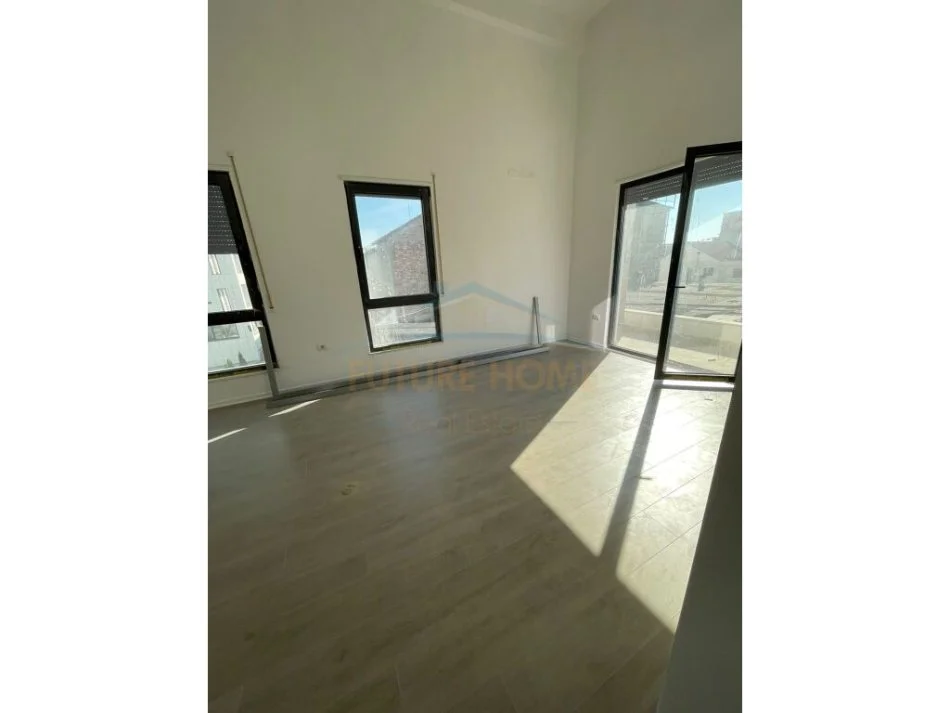 Tirane, shitet ambjent biznesi Kati 1, 103 m² 240.000 € (Porcelan)