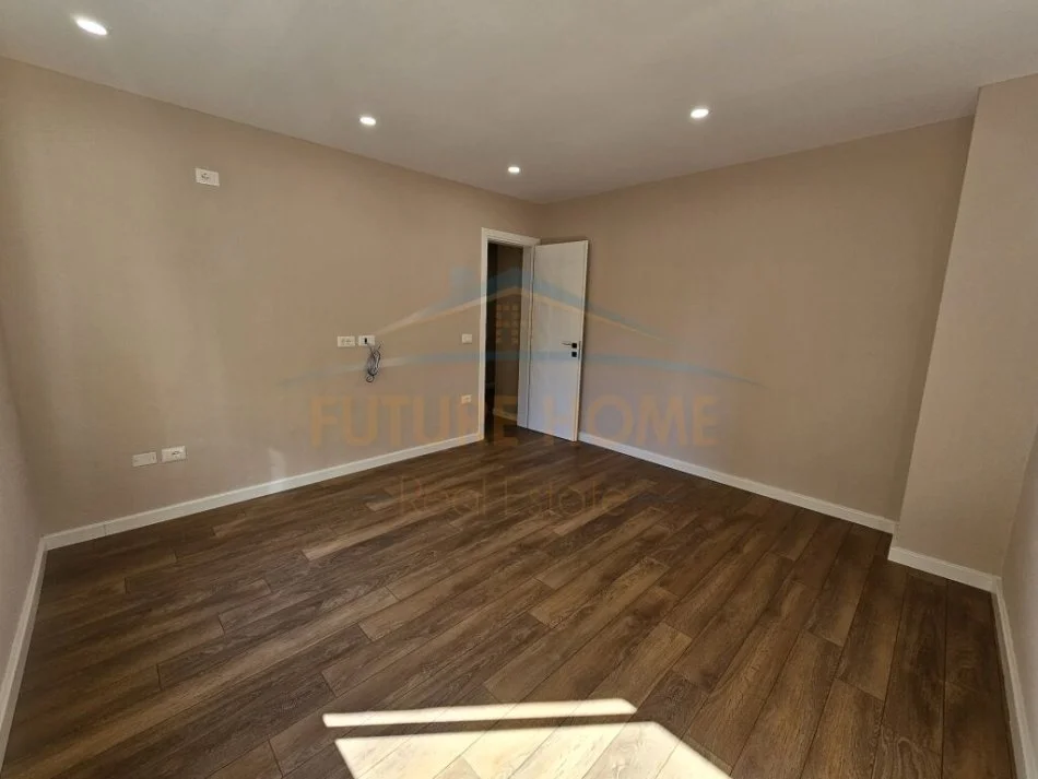 Durres, shitet apartament 2+1 Kati 2, 110 m² 155.000 € (0696044405 Shitet, Apartament 2+1, Pallati i Sportit, Durres)