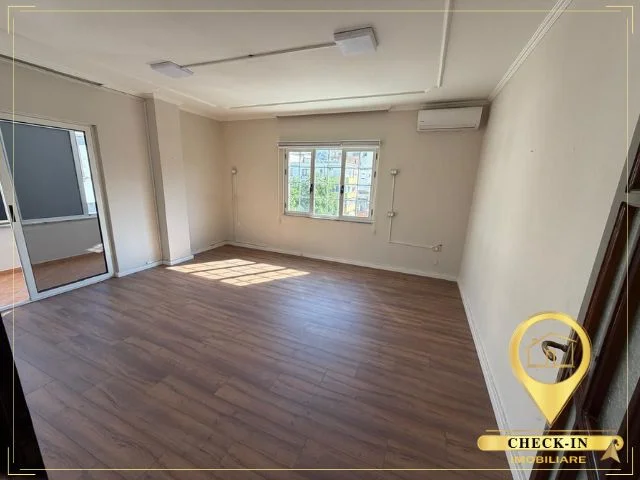 Tirane, jepet me qera zyre Kati 4, 177 m² 1.800 € (Sheshi Wilson)