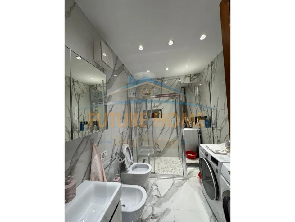 Qera, Apartament 2+1+2, Bllok, Tiranë 2.300 €