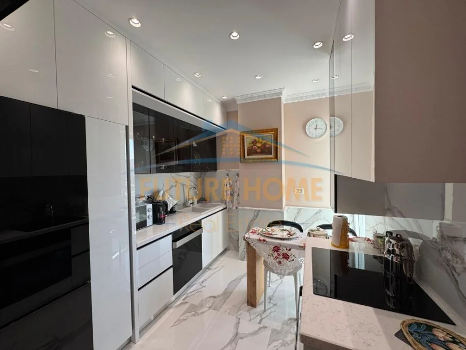 Qera, Apartament 2+1+2, Bllok, Tiranë 2.300 €