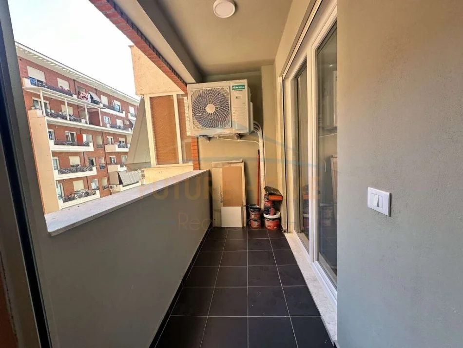 Tirane, jepet me qera apartament 2+1 Kati 4, 108 m² 700 € 