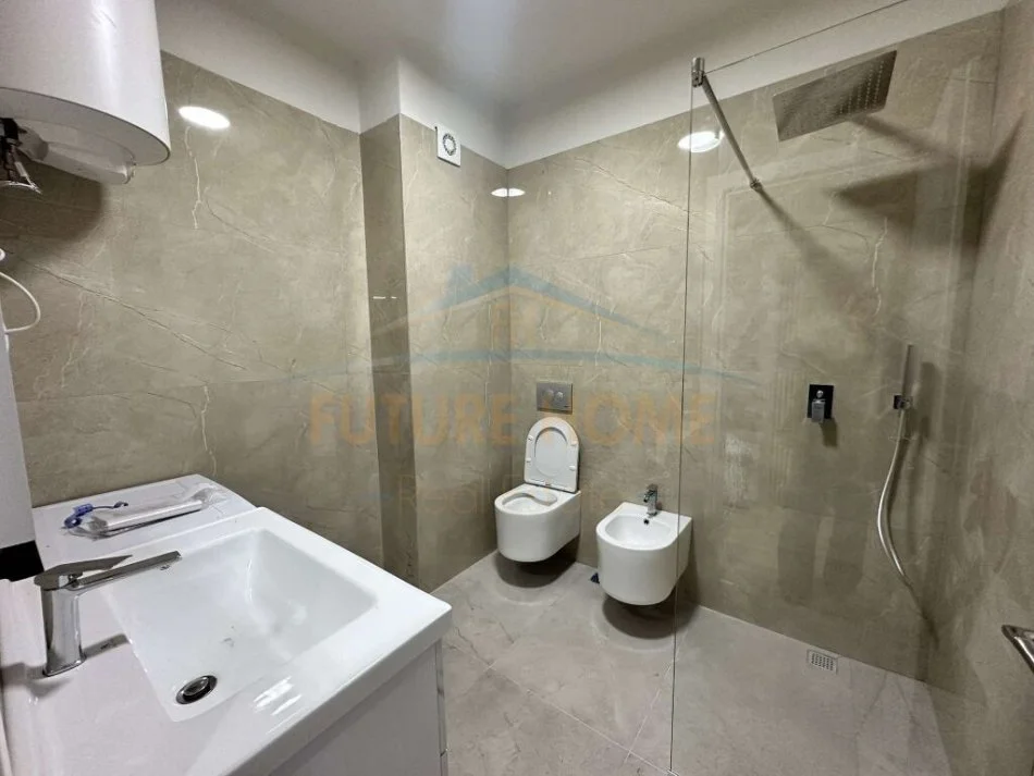 Tirane, jepet me qera apartament 2+1 Kati 4, 108 m² 700 € 