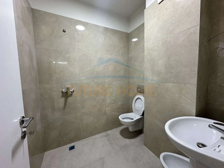 Tirane, jepet me qera apartament 2+1 Kati 4, 108 m² 700 € 