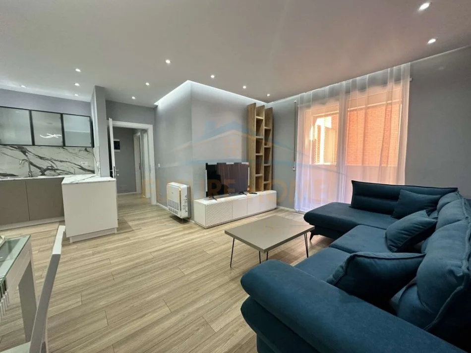 Tirane, jepet me qera apartament 2+1 Kati 4, 108 m² 700 € 