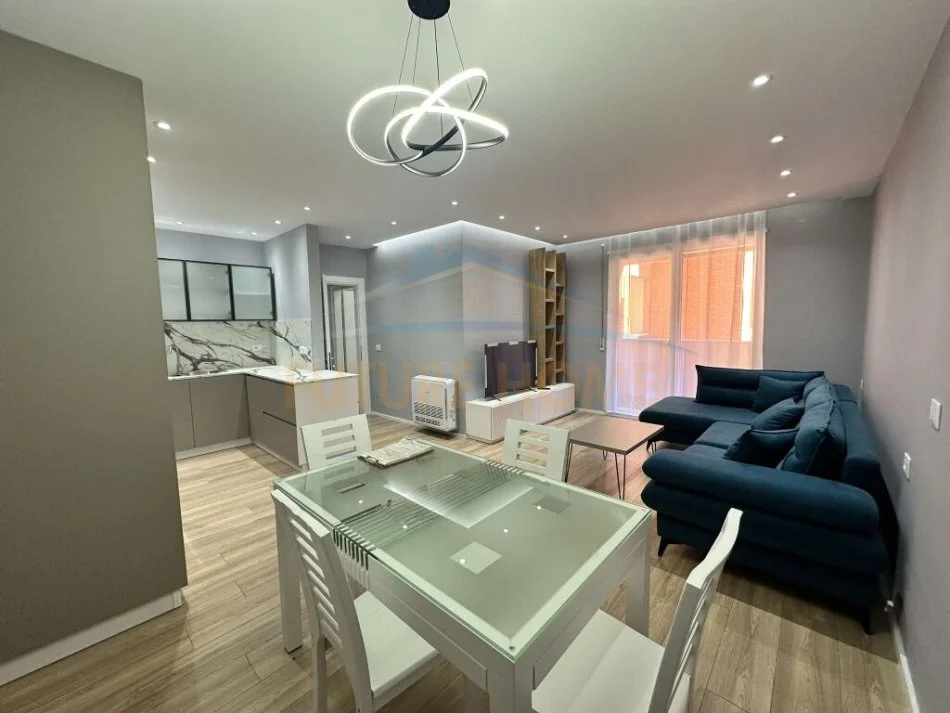 Tirane, jepet me qera apartament 2+1 Kati 4, 108 m² 700 € 