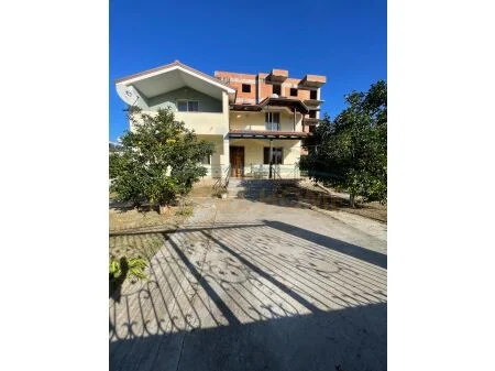 Durres, jepet me qera Vile 5+1+Aneks+Ballkon Kati 3, 350 m² 600 € (Arapaj,Durrës)