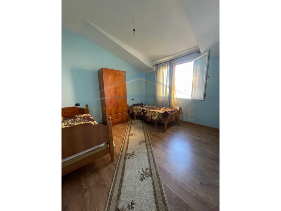 Durres, jepet me qera Vile 5+1+Aneks+Ballkon Kati 3, 350 m² 600 € (Arapaj,Durrës)