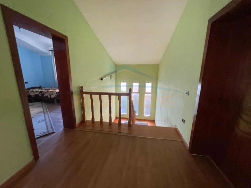 Durres, jepet me qera Vile 5+1+Aneks+Ballkon Kati 3, 350 m² 600 € (Arapaj,Durrës)