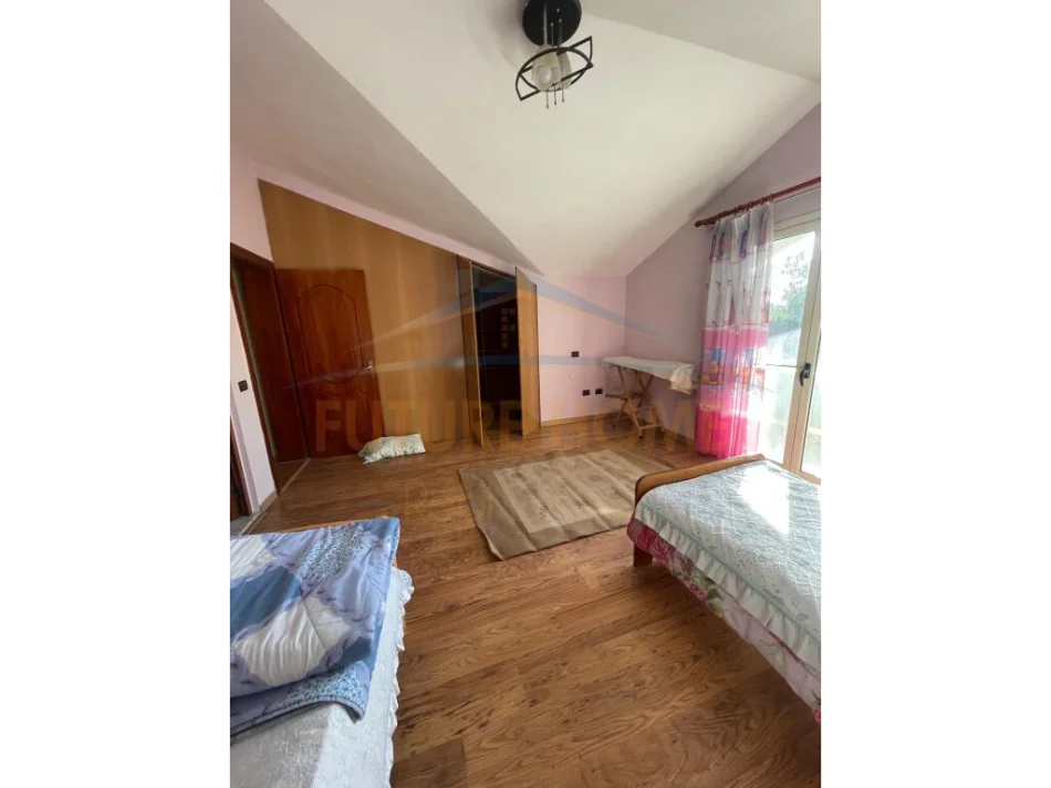 Durres, jepet me qera Vile 5+1+Aneks+Ballkon Kati 3, 350 m² 600 € (Arapaj,Durrës)