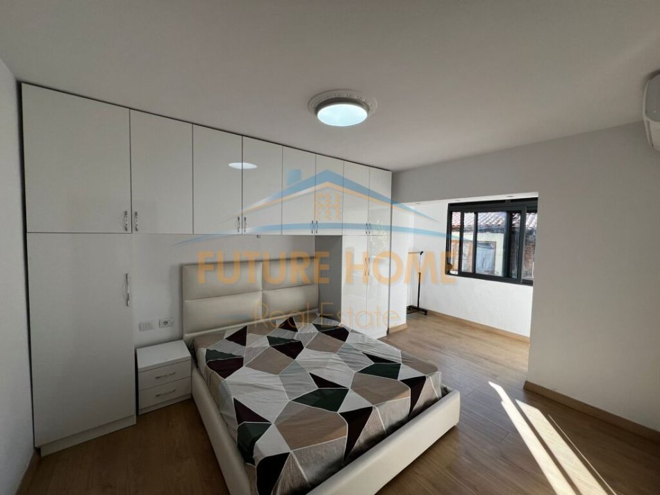 Tirane, jepet me qera apartament 1+1 Kati 2, 650 € (MYSLYM SHYRI)