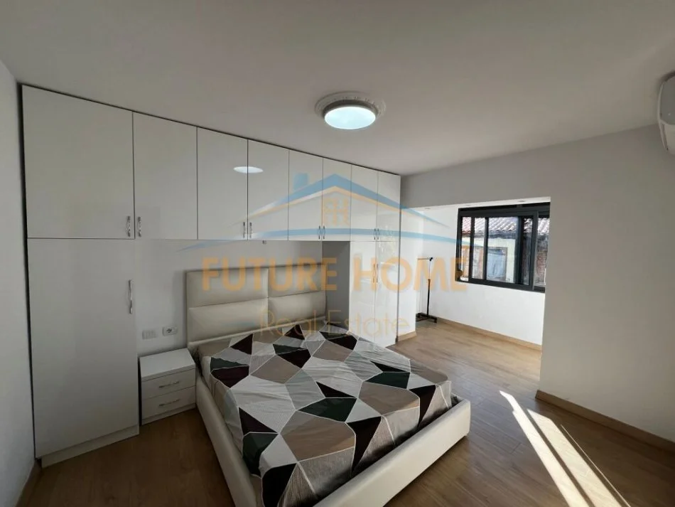 Tirane, jepet me qera apartament 1+1+Aneks+Ballkon Kati 2, 65 m² 600 € (RRUGA MYSLYM SHYRI)