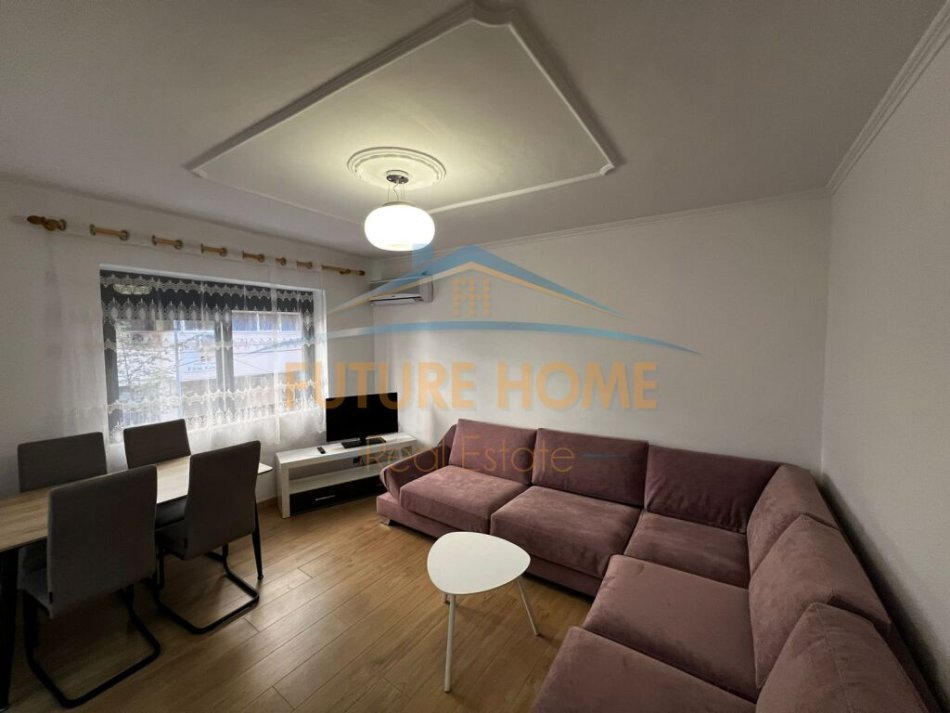 Tirane, jepet me qera apartament 1+1+Aneks+Ballkon Kati 2, 65 m² 650 € (RRUGA MYSLYM SHYRI)