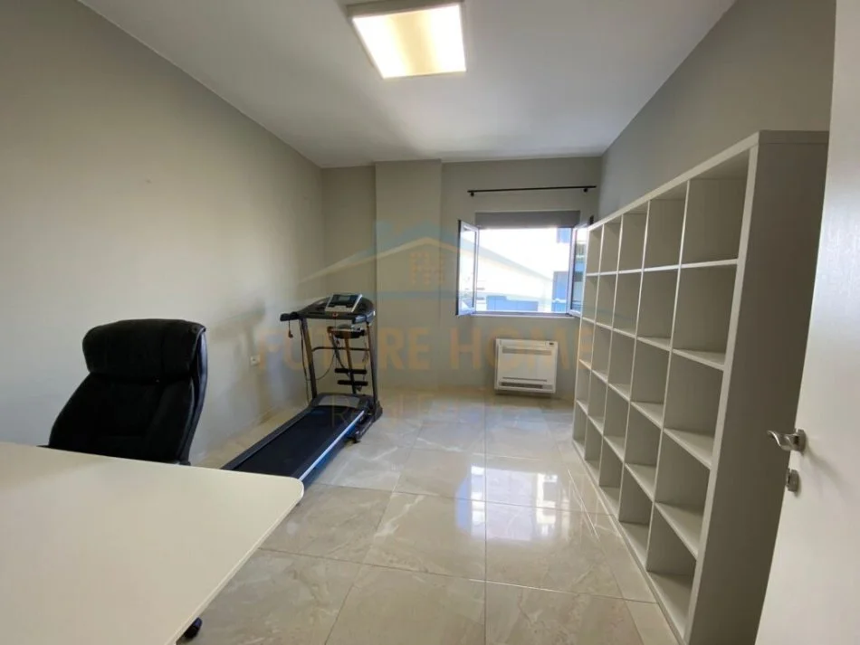 Tirane, jepet me qera apartament 2+1+Aneks+Ballkon Kati 4, 97 m² 850 € (LIQENI ARTIFICIAL)