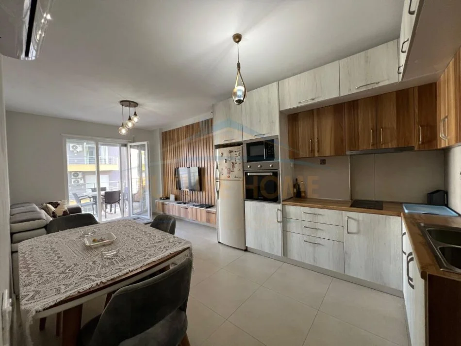 Durres, shitet apartament 1+1+Ballkon Kati 3, 76 m² 105.000 € (qerret)